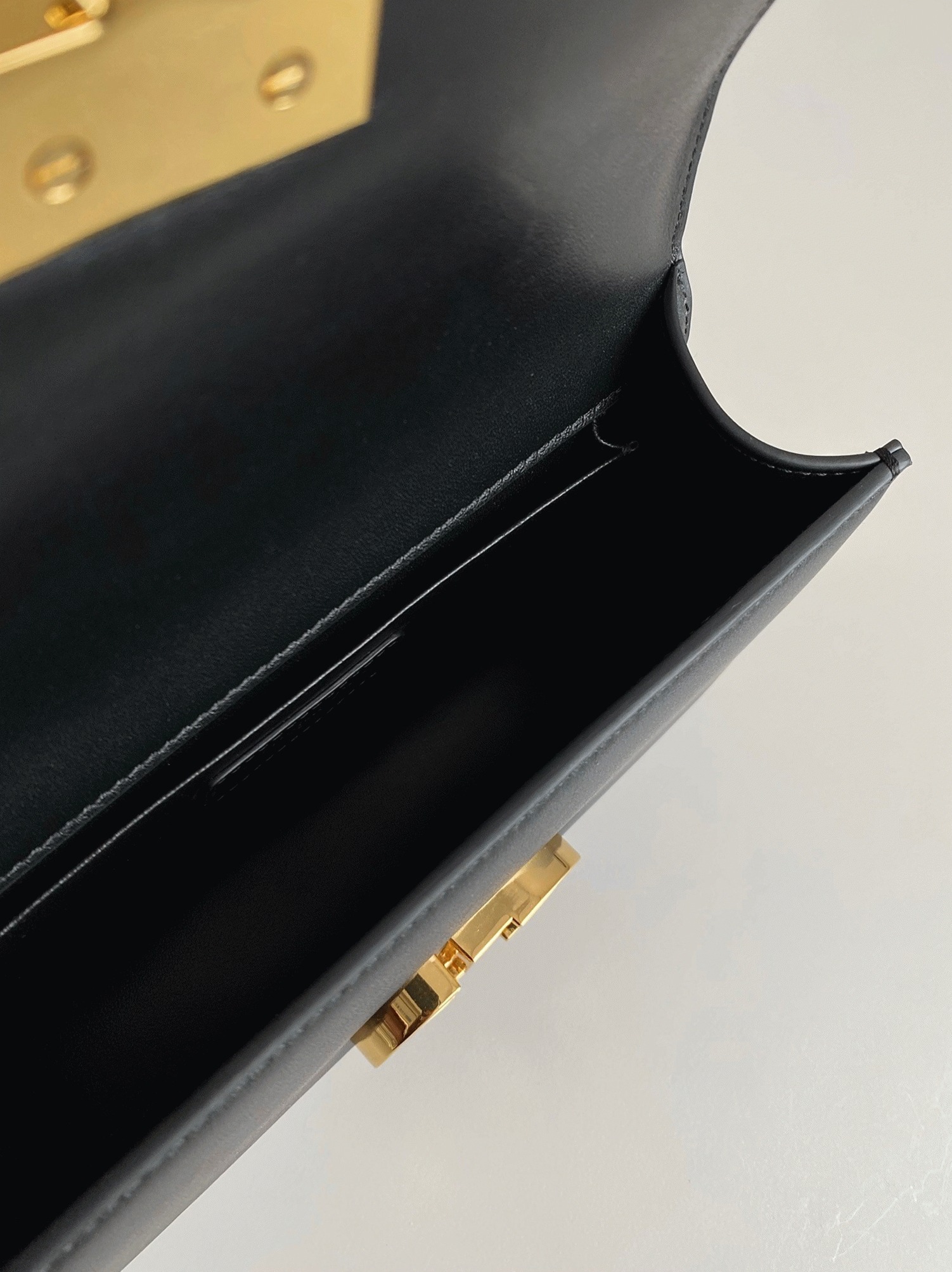 D10r 30 Montaigne East-West Bag with Chain Replica in Black Calfskin