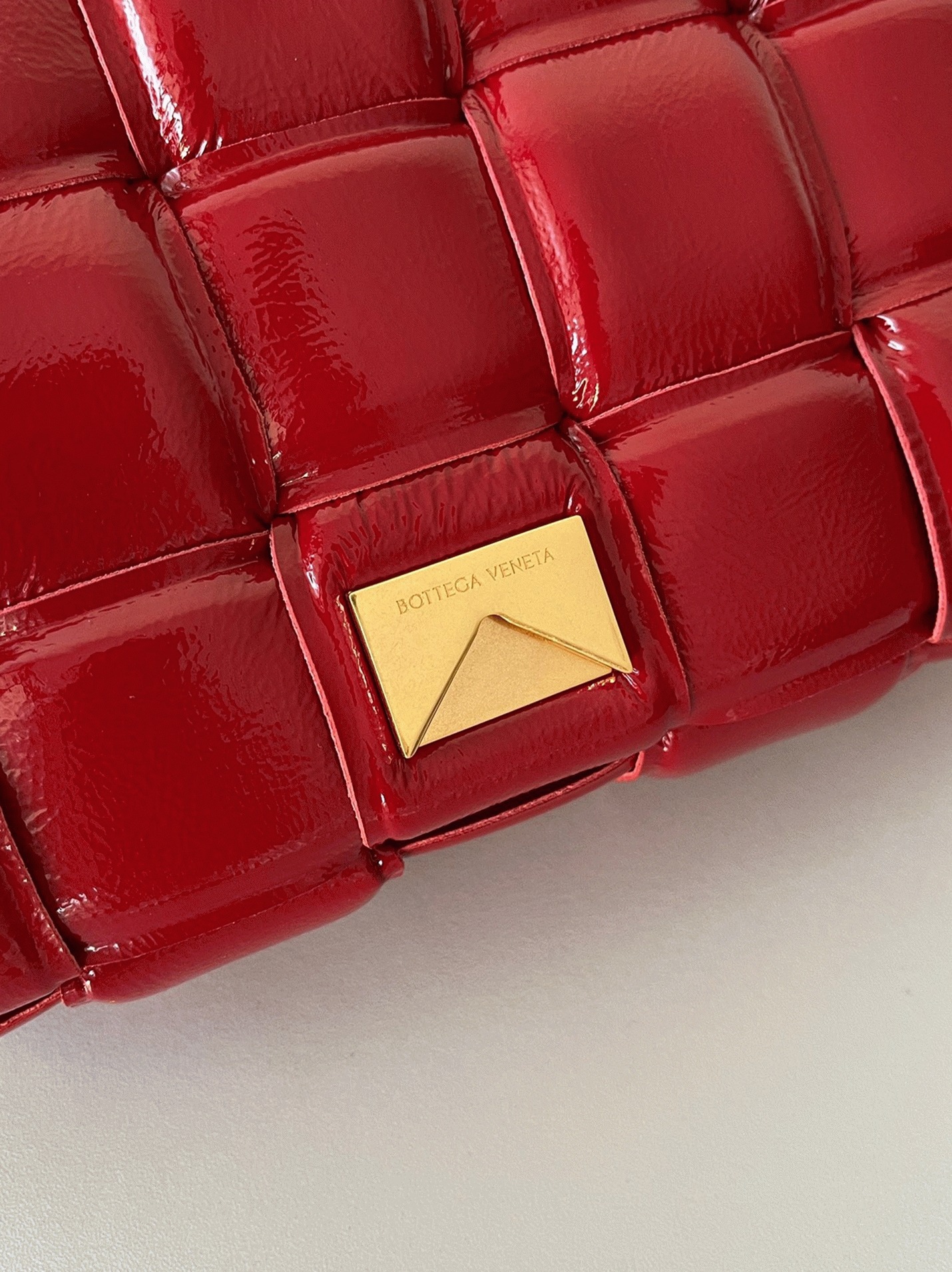Top Quality Knockoff B0tt*ga Ven*ta Padded Cassette Bag In Red