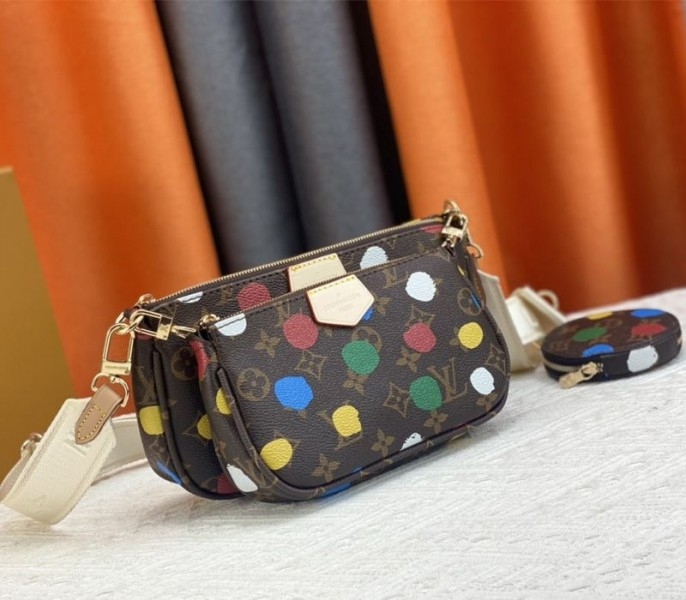 L0vis Vvtt0n X YK Monogram Canvas Multi Pochette Accessoires