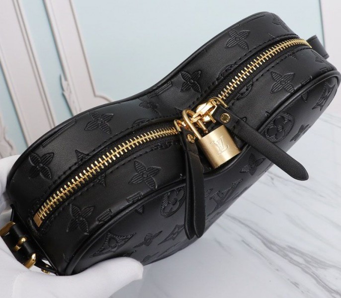 L0vis Vvtt0n Monogram Empreinte Game On Coeur Bag In Black