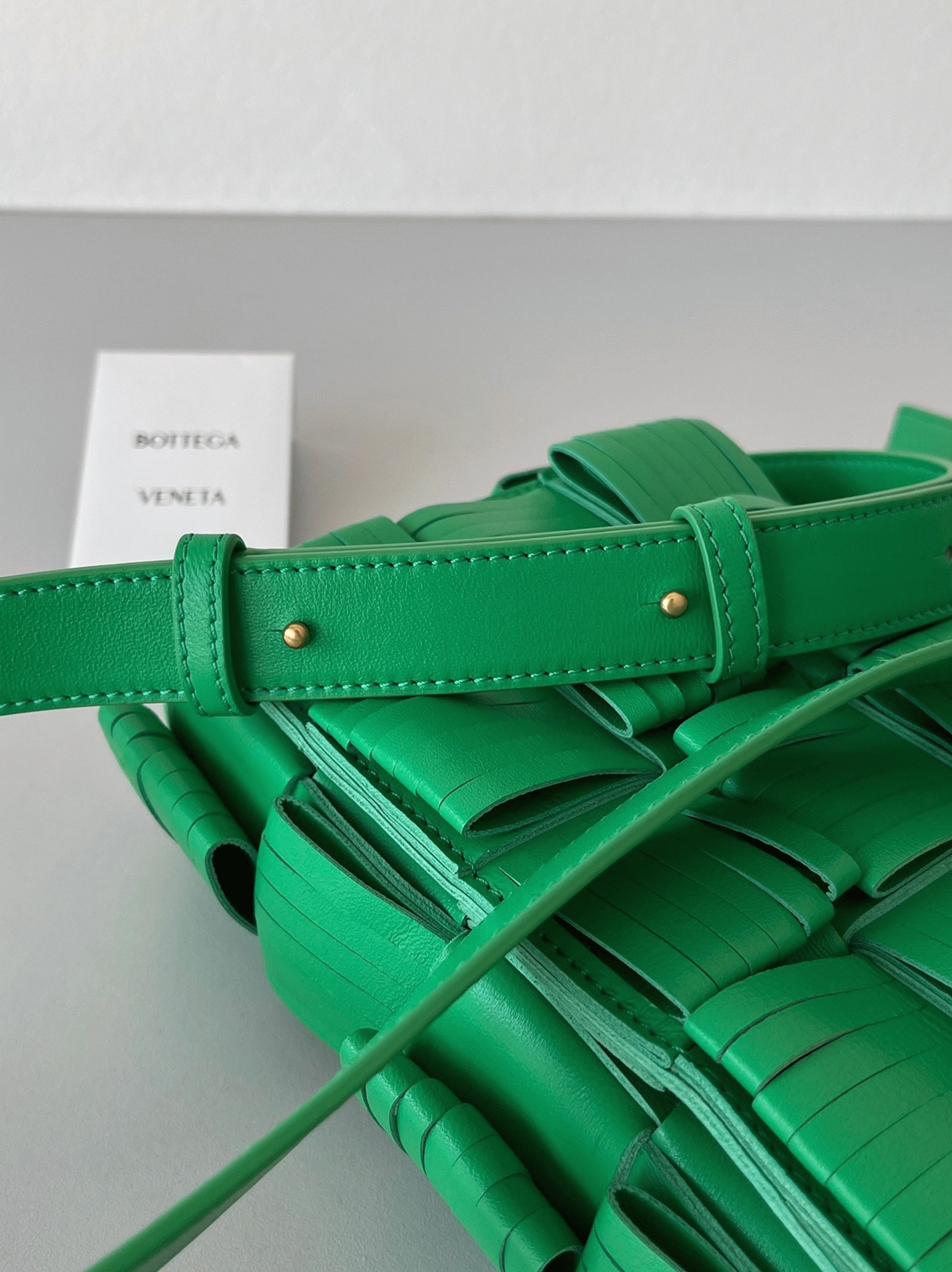 Top Quality Knockoff B0tt*ga Ven*ta Cassette Fringed Bag In Parakeet