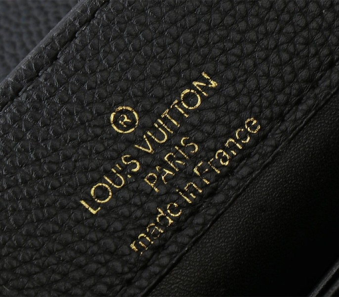 L0vis Vvtt0n Capucines Mini Capucines Handbag In Black