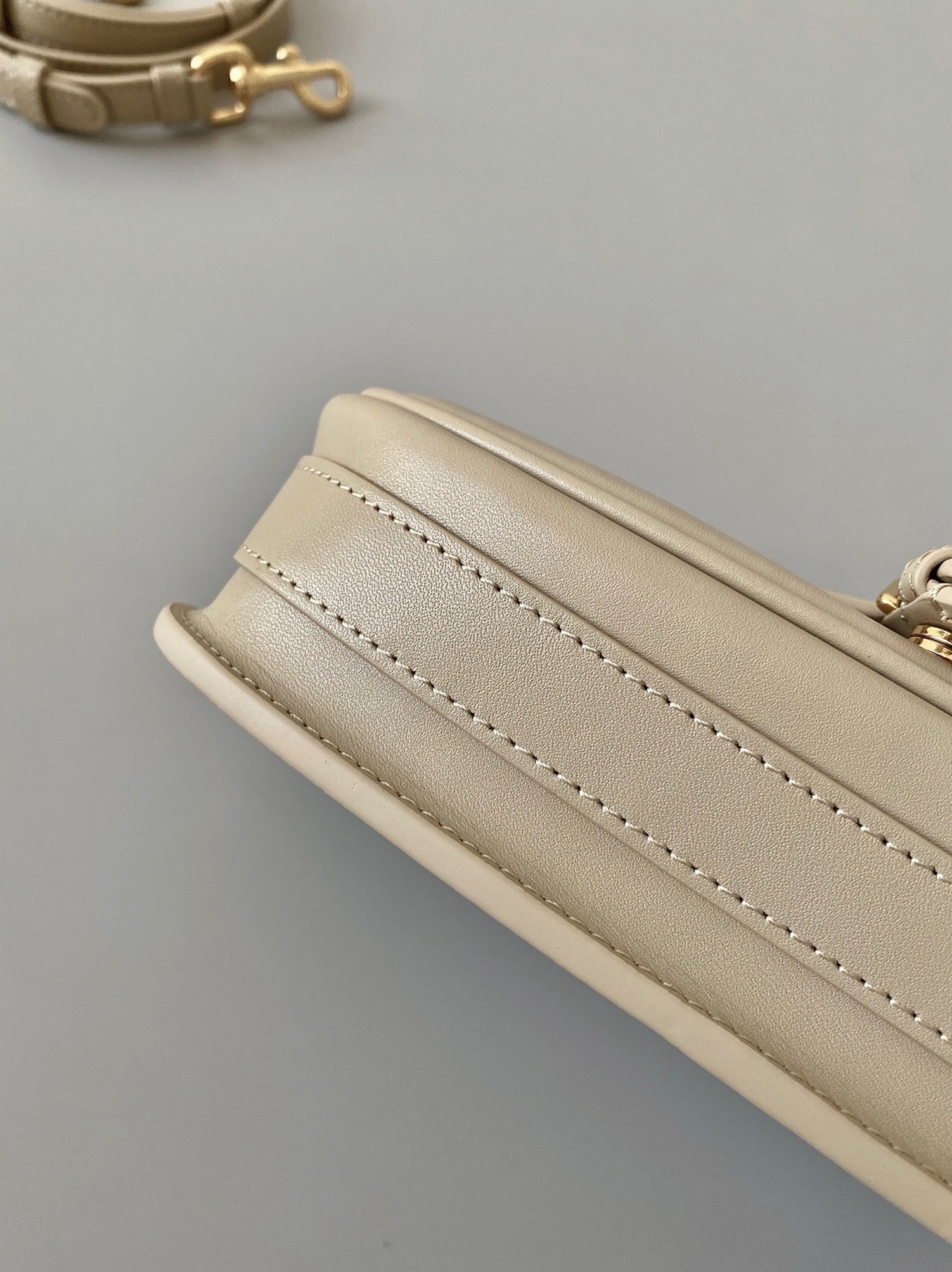 D10r Bobby East-West Bag Replica in Beige