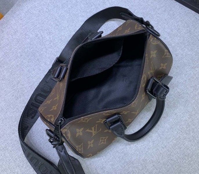 L0vis Vvtt0n Monogram Canvas Keepall Bandouliere 25 In Black