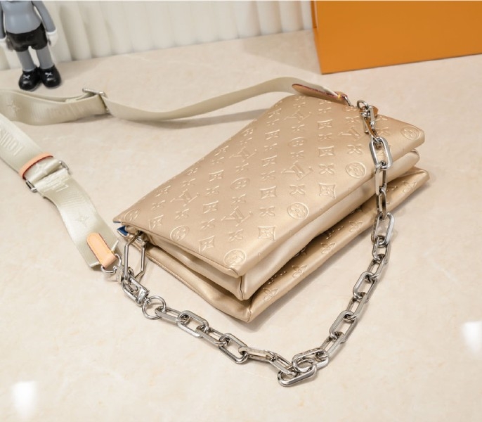 L0vis Vvtt0n Coussin PM Bag In Light Gold With Jacquard Strap