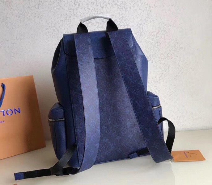 L0vis Vvtt0n Taiga Leather Outdoor Backpack In Pacific Blue