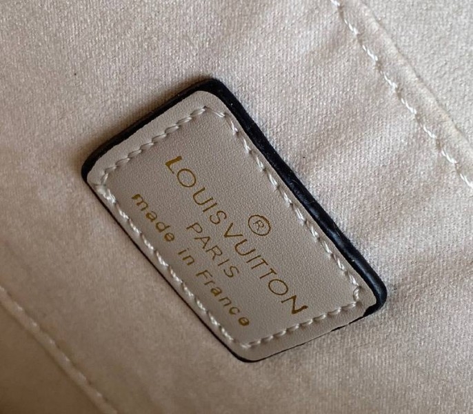 L0vis Vvtt0n Dauphine Lugano MM Bag In Galet Gray