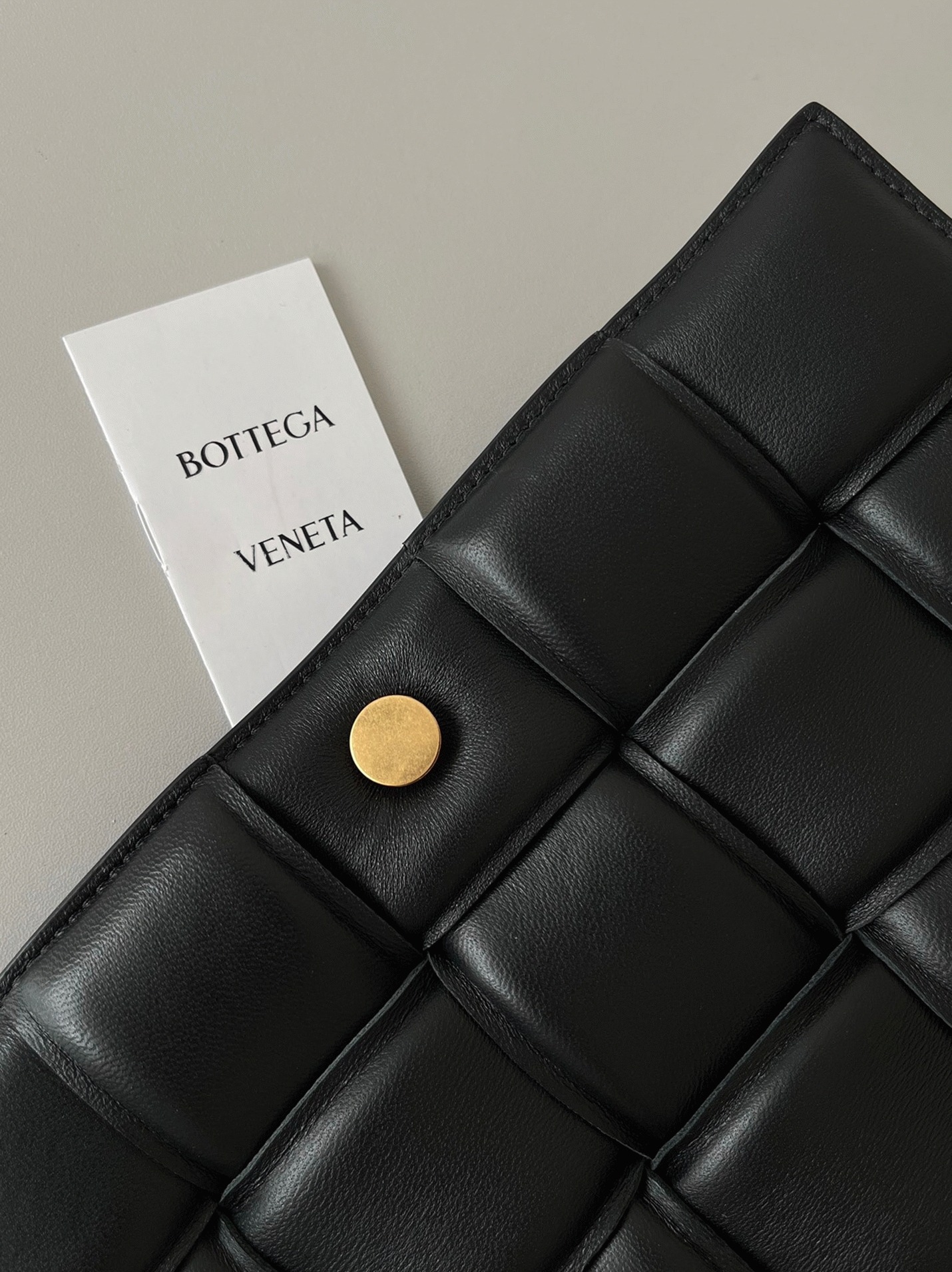 Top Quality Replica B0tt*ga Ven*ta Chain Cassette Bag In Black