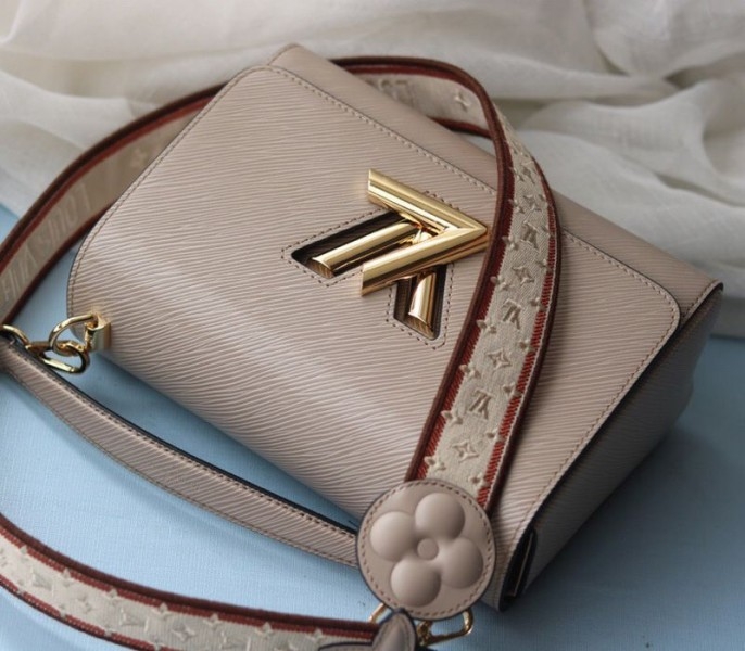 L0vis Vvtt0n Epi Leather Twist MM Handbag In Galet Gray With Embroidered Strap