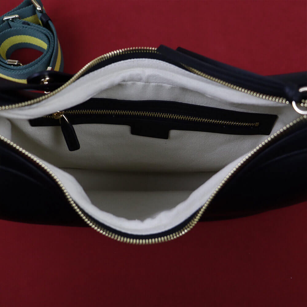 Gvc*1 Attache large shoulder bag