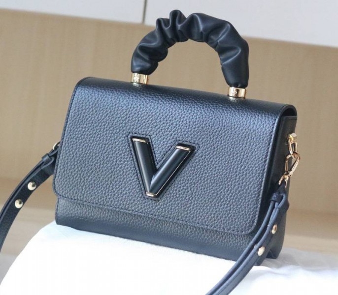 L0vis Vvtt0n Taurillon Leather Twist MM Scrunchie Handle In Black