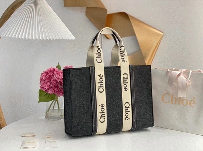 top quality fake Ch10e medium woody tote bag in grey felt