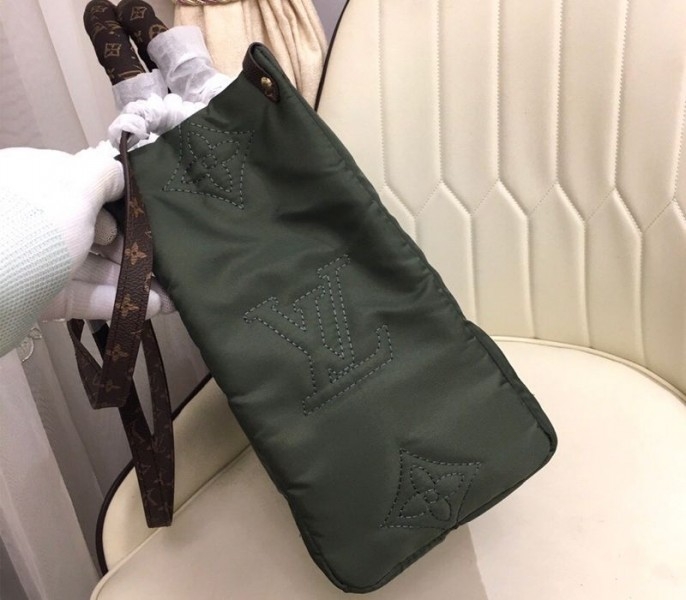 L0vis Vvtt0n Econyl Regenerated Nylon Onthego GM Tote In Khaki Green