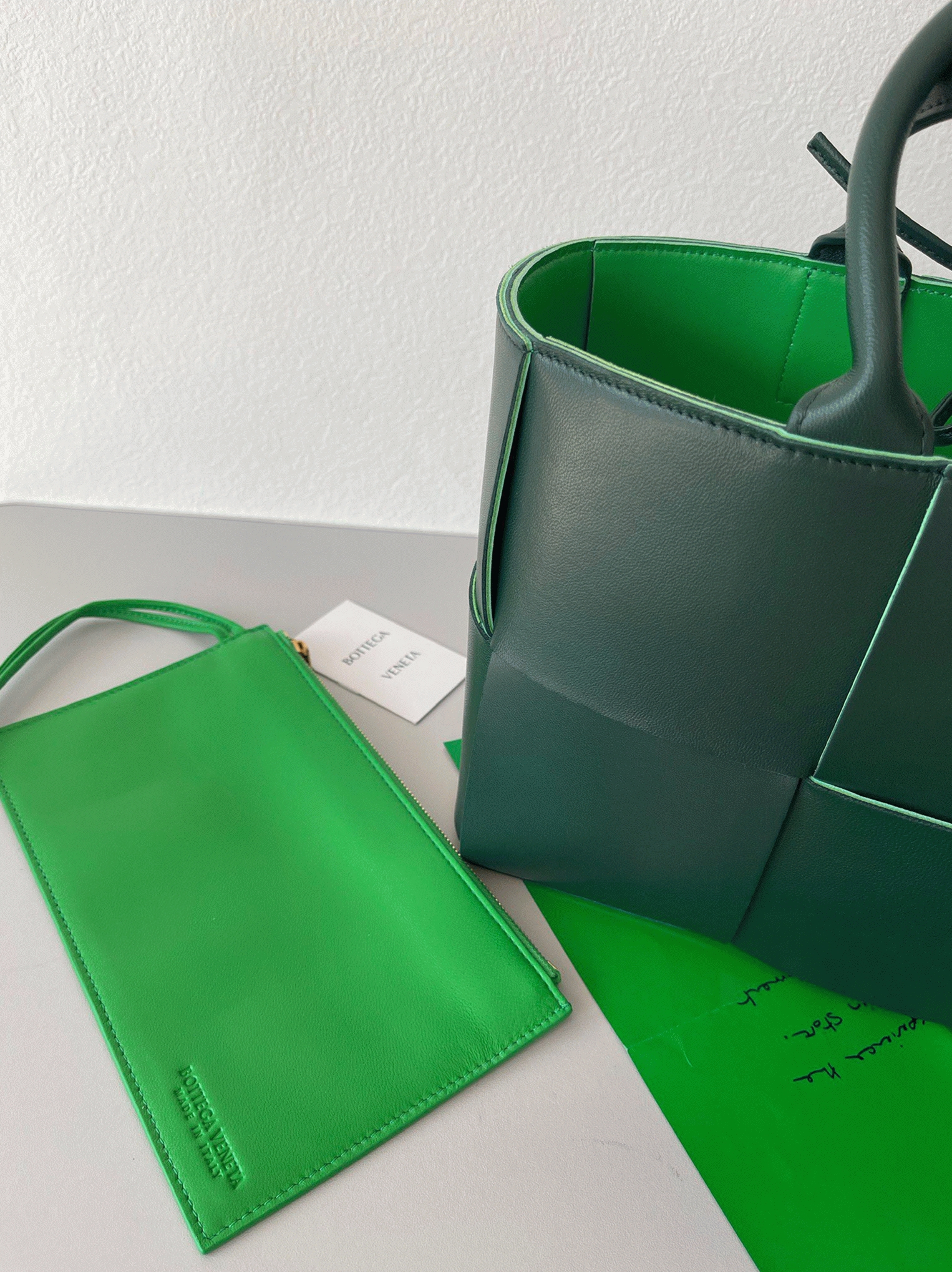 Fake B0tt*ga Ven*ta Arco Medium Tote Green