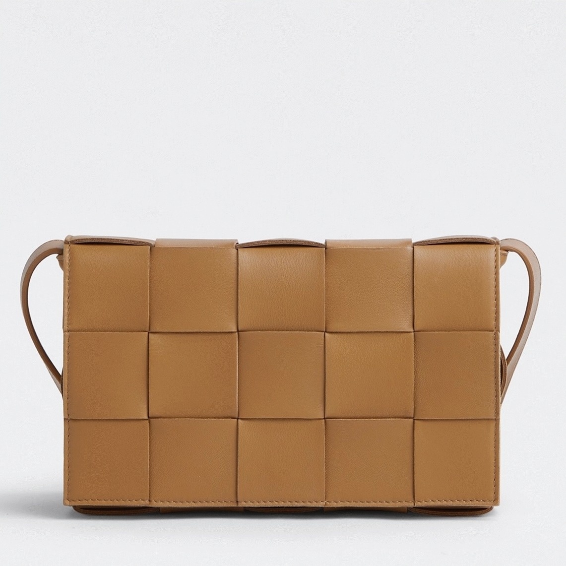 Top Quality Fake B0tt*ga Ven*ta Cassette Bag In Caramel