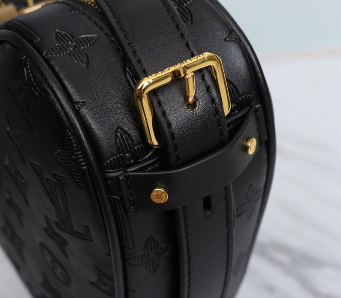 L0vis Vvtt0n Monogram Empreinte Game On Coeur Bag In Black