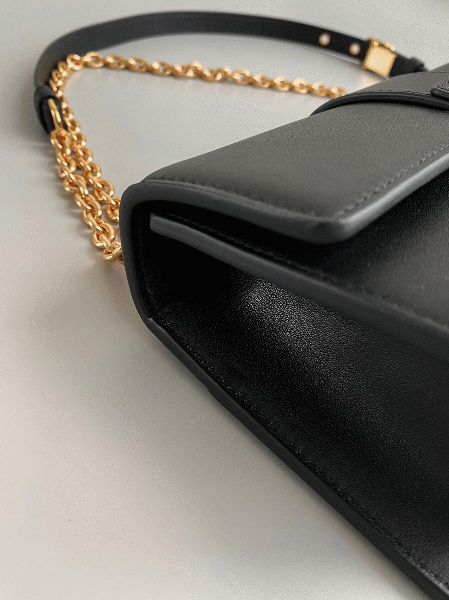 D10r 30 Montaigne East-West Bag with Chain Replica in Black Calfskin