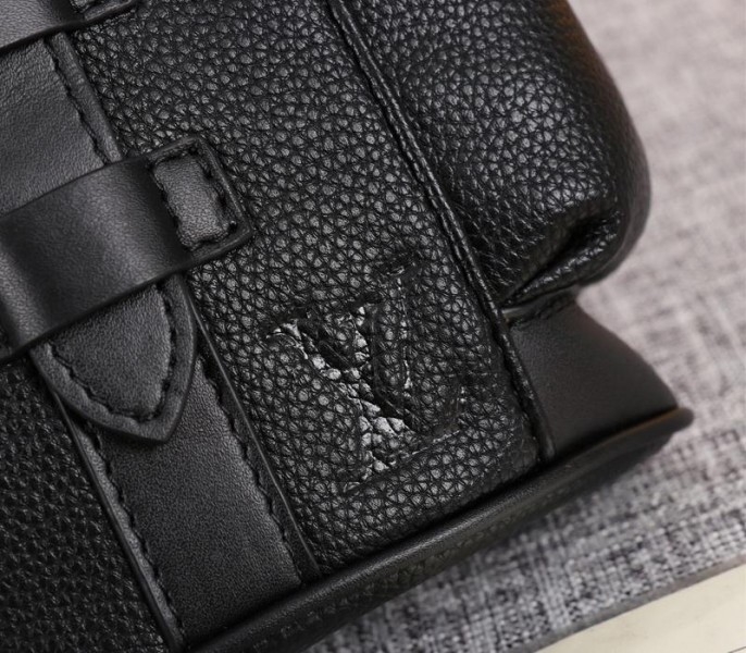 L0vis Vvtt0n Taurillon Leather Christopher XS Backpack In Black