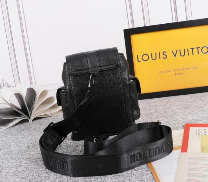 L0vis Vvtt0n Taurillon Leather Christopher XS Backpack In Black