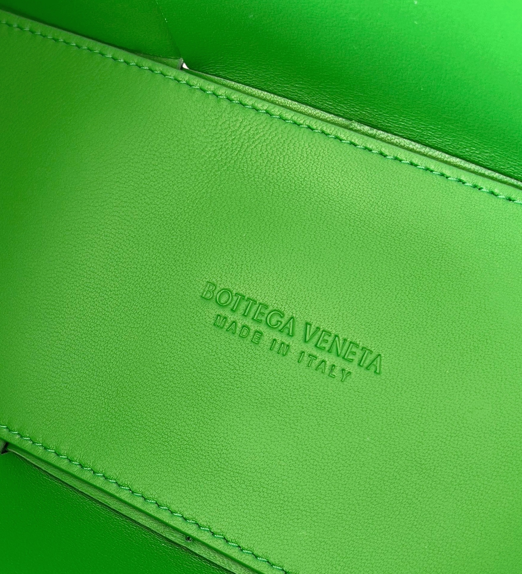 Fake B0tt*ga Ven*ta Arco Medium Tote Green