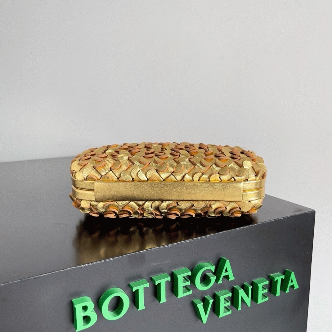 Fake B0tt*ga Ven*ta Knot Minaudiere Clutch Gold Sequins