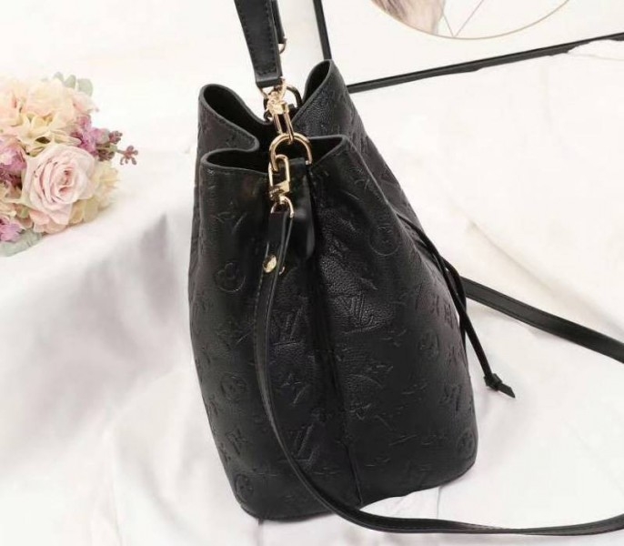 L0vis Vvtt0n Monogram Empreinte NeoNoe MM Bag In Black