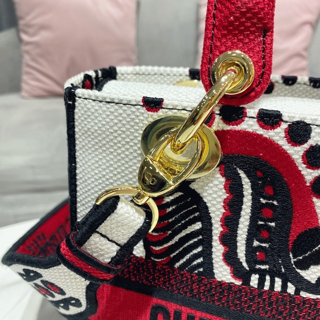 D10r Lady D-Lite Medium Bag Replica in White Multicolor Cupidon Embroidery