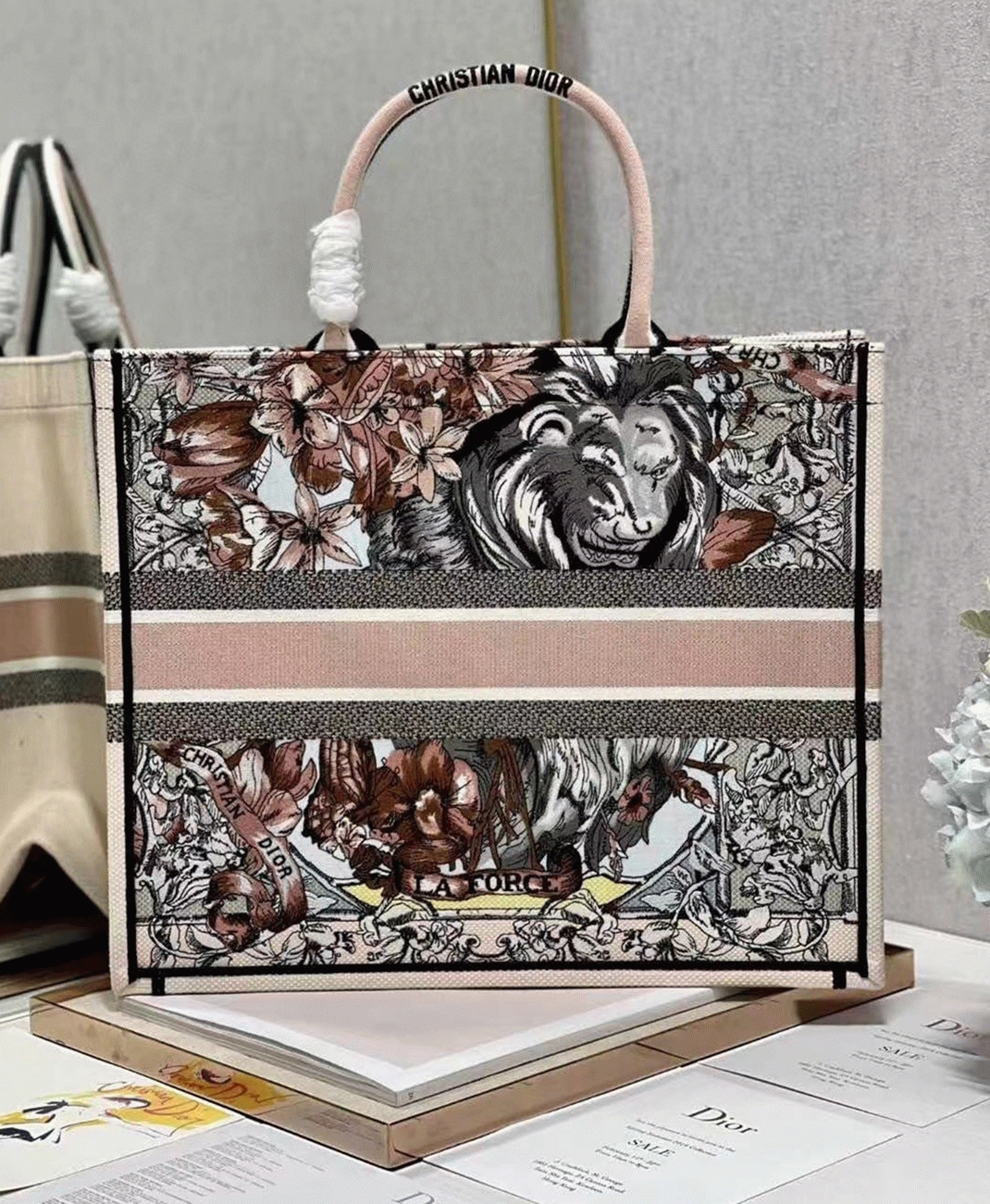 D10r Large Book Tote Bag Faux in Multicolor La Force Embroidery