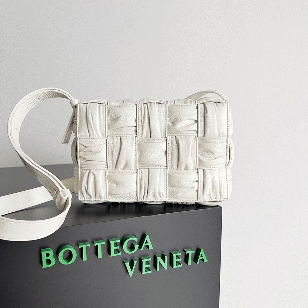 Top Quality Replica B0tt*ga Ven*ta Cassette Bag In White Foulard Intreccio Calfskin