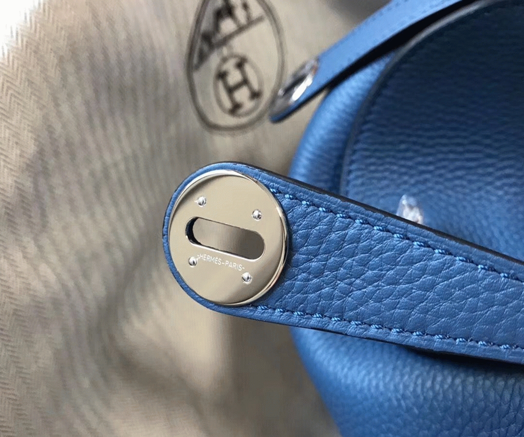 Fake luxury H**me5 Lindy 26cm bag in blue agate color