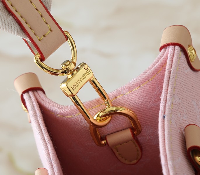 monogram De*1m onthego pm in washed pink