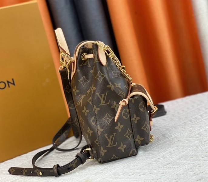 L0vis Vvtt0n Monogram Canvas Excursion PM Backpack