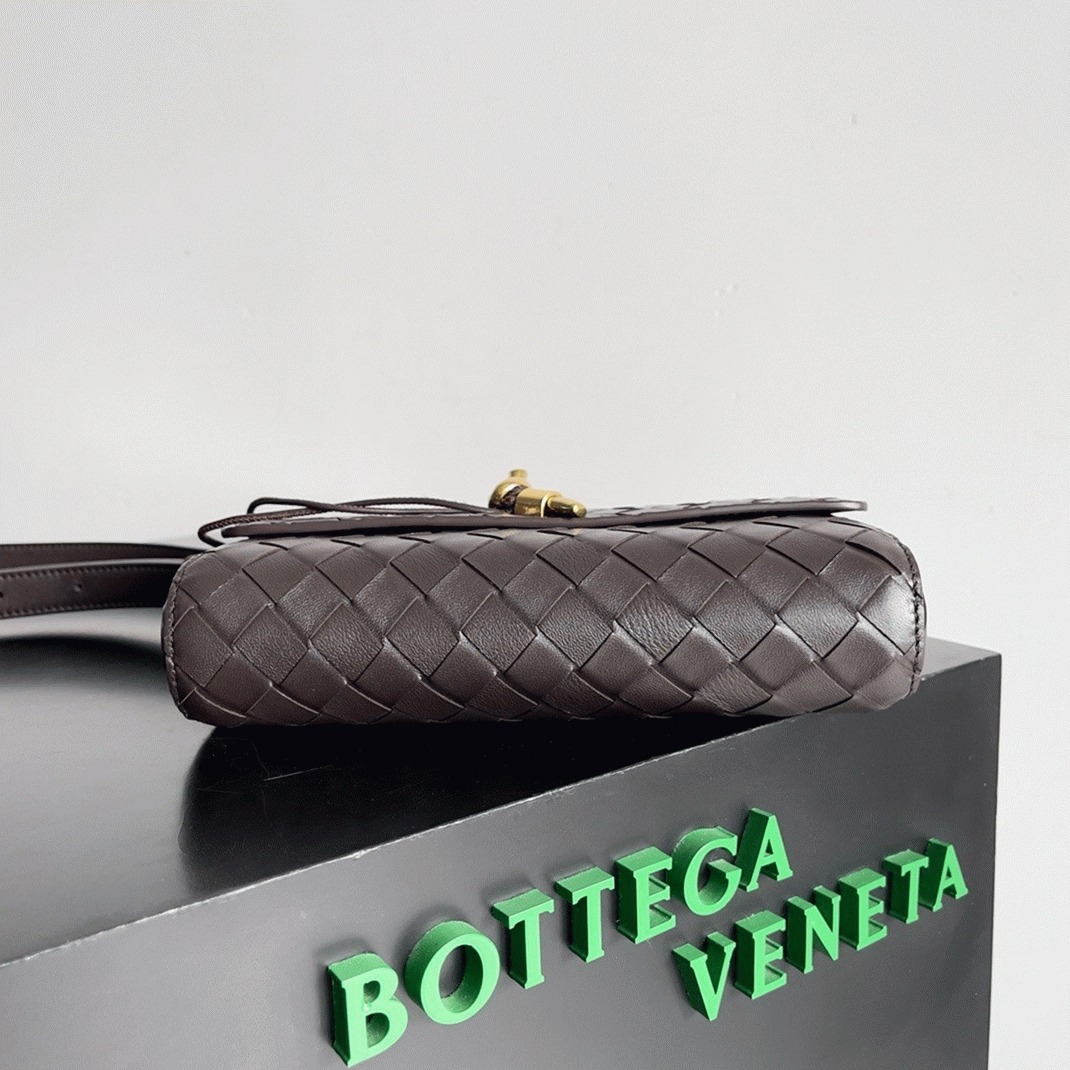 Fake B0tt*ga Ven*ta Mini Andiamo Cross-Body Bag Fondant