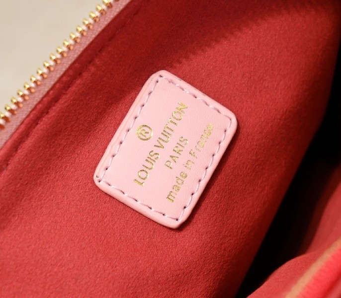 L0vis Vvtt0n Coussin PM Bag In Light Pink With Jacquard Strap