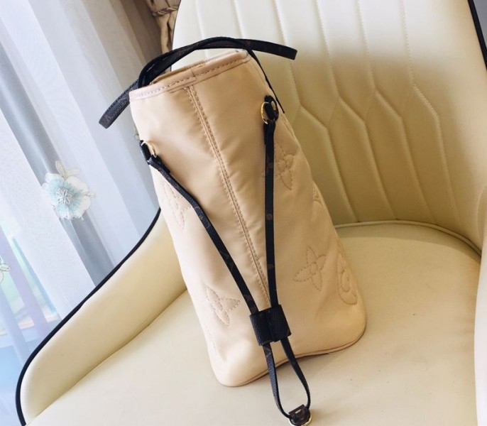 L0vis Vvtt0n Econyl Regenerated Nylon Neverfull MM Tote In Cream