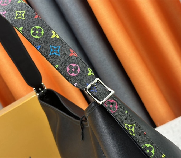 L0vis Vvtt0n X TM CarryAll Vibe MM In Black