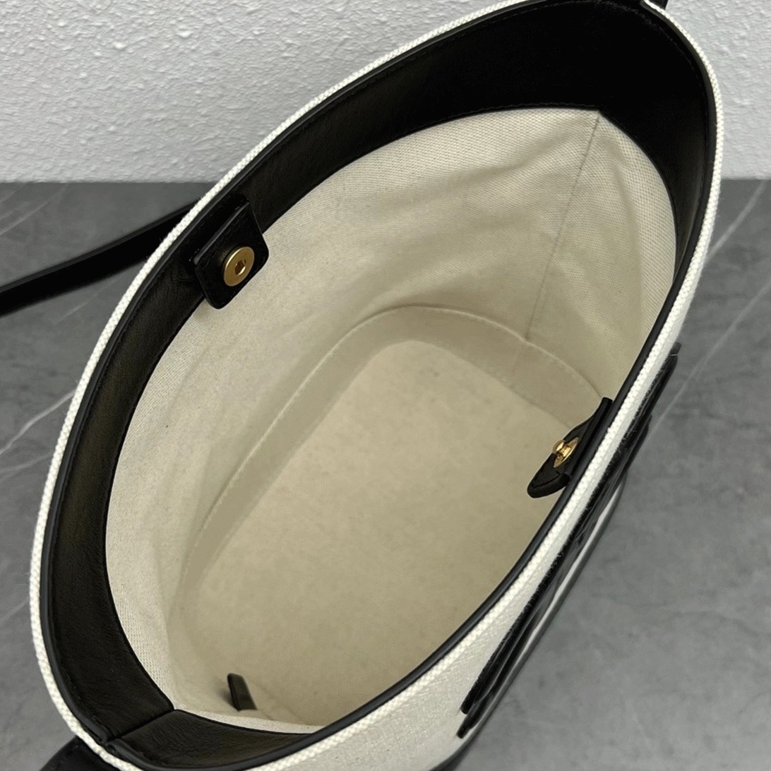 Top Quality Fake Ce1i*e Small Bucket Cuir Triomphe In White Textile