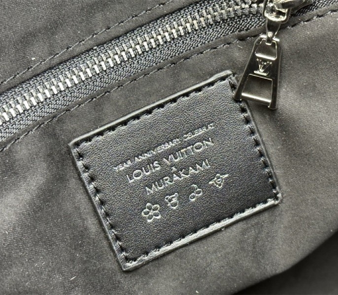 L0vis Vvtt0n X TM Multicolored Onthego MM In Black