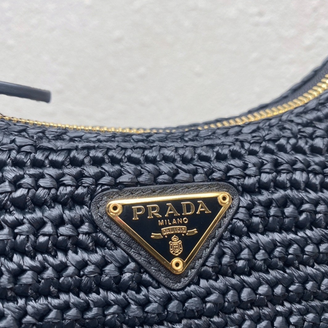 Pra*a Re-Edition Shoulder Bag Replica in Black