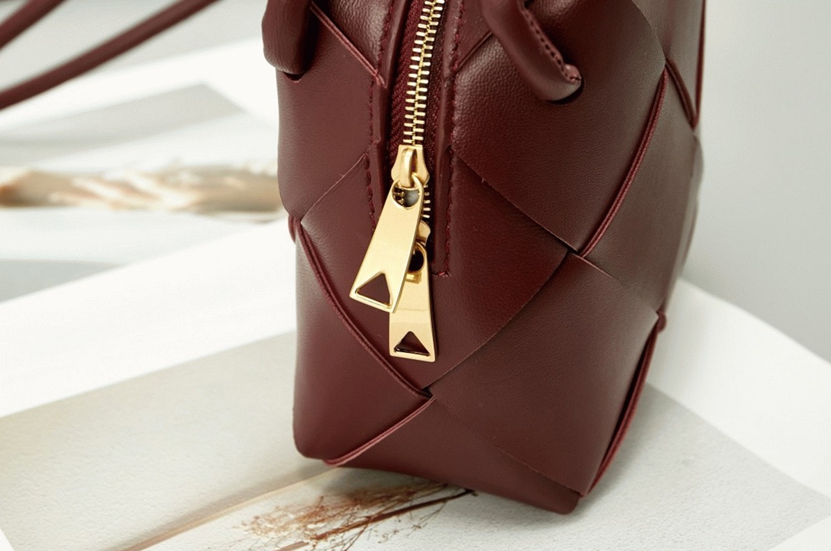 Fake B0tt*ga Ven*ta Mini Cassette Camera Bag Bordeaux