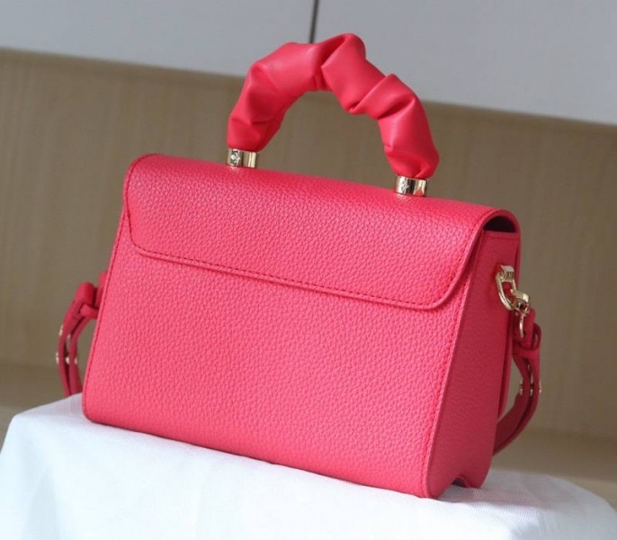 L0vis Vvtt0n Taurillon Leather Twist MM Scrunchie Handle In Pondichery Pink