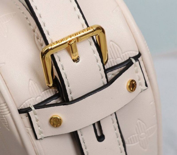 L0vis Vvtt0n Monogram Empreinte Game On Coeur Bag In Cream