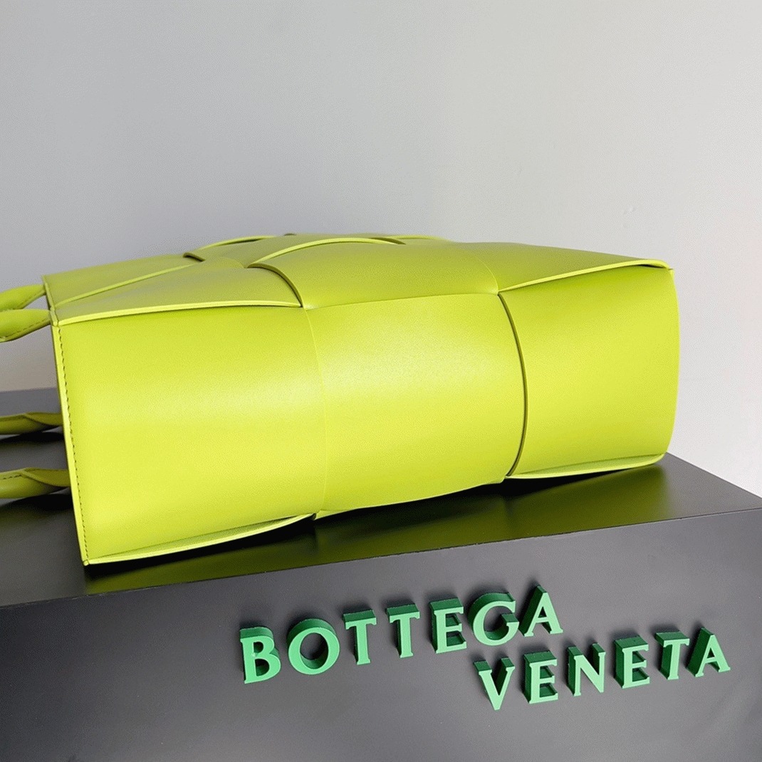 Replica B0tt*ga Ven*ta Large Arco Tote Bag Kiwi