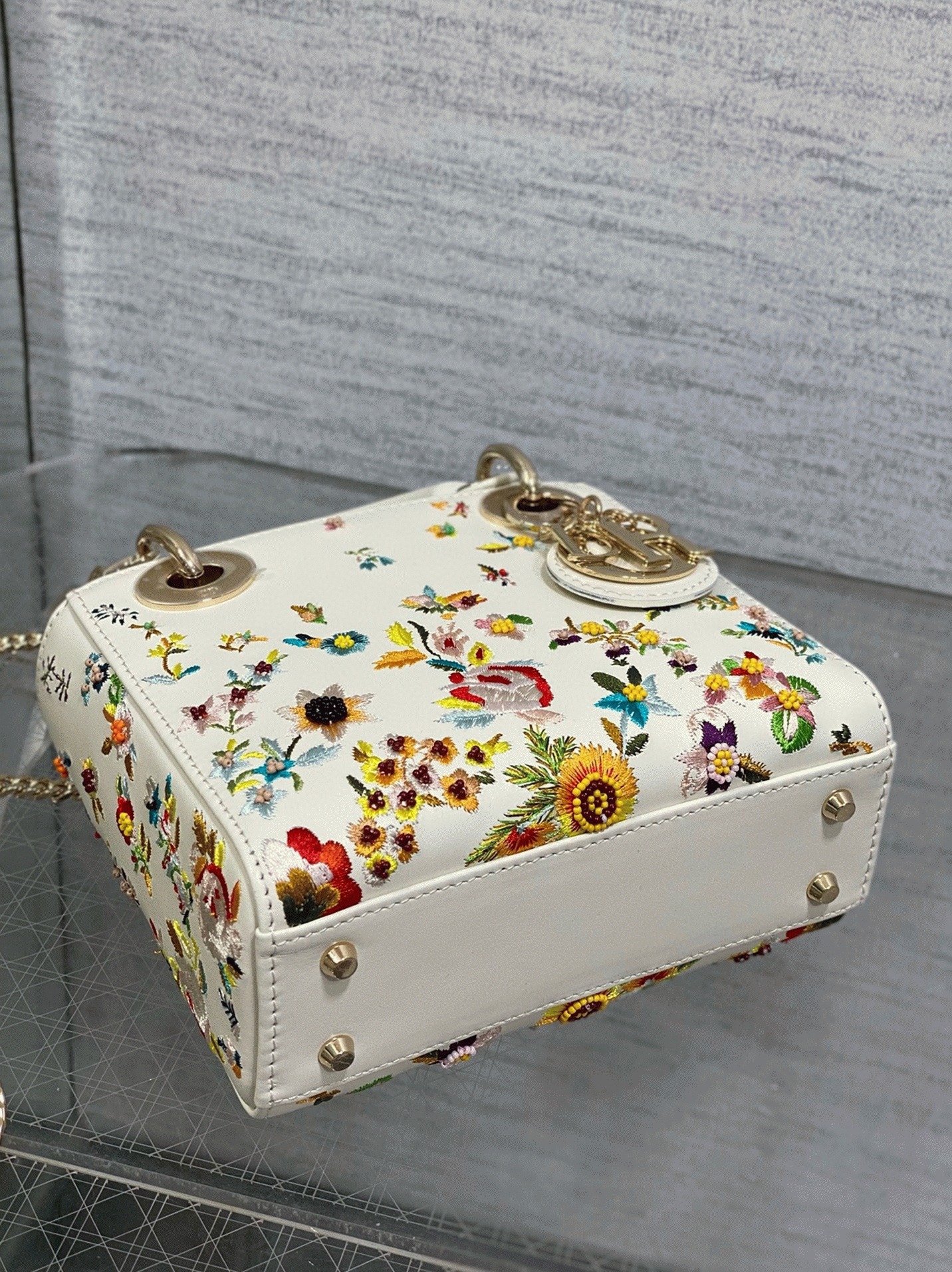 D10r Lady D10r Mini Bag Knockoff in White Calfskin with Multicolor Small Flowers