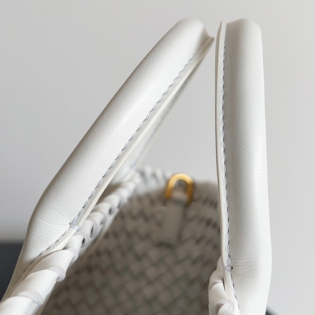 Top Quality Replica B0tt*ga Ven*ta Cabat Mini Bag In White Intrecciato Lambskin