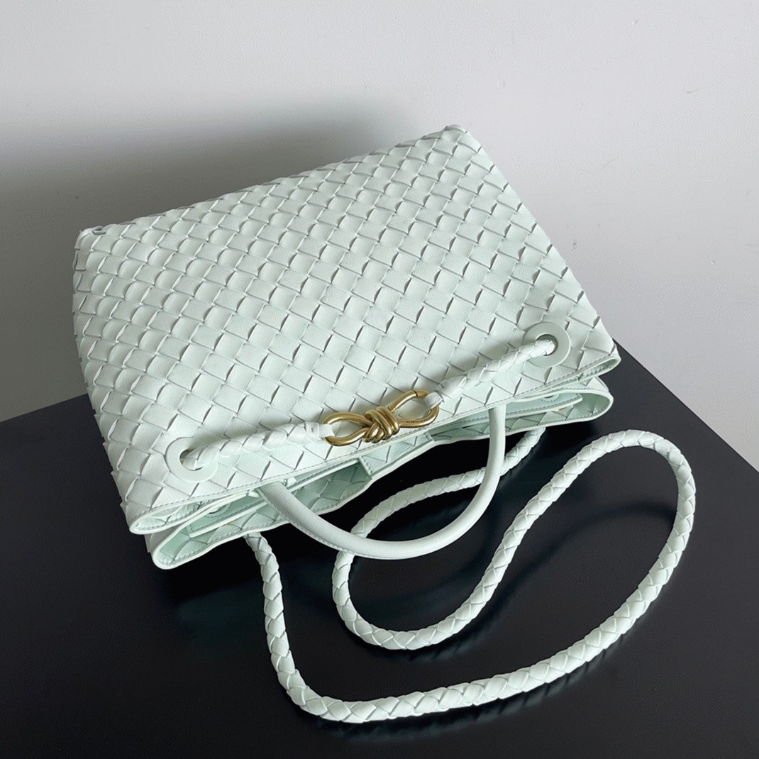 Fake B0tt*ga Ven*ta Andiamo Medium Bag Glacier