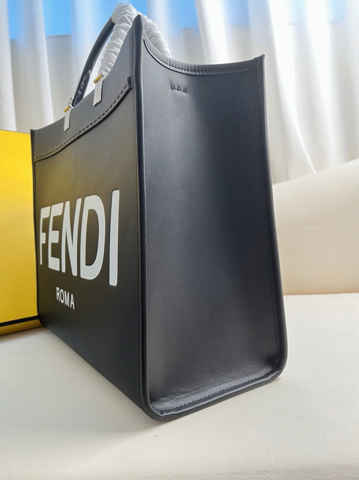 Top Quality Knockoff F**di Sunshine Medium Tote Bag In Noir Calfskin