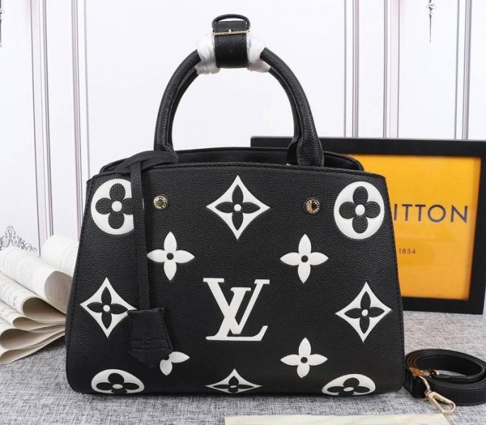 L0vis Vvtt0n Monogram Empreinte Montaigne MM In Black