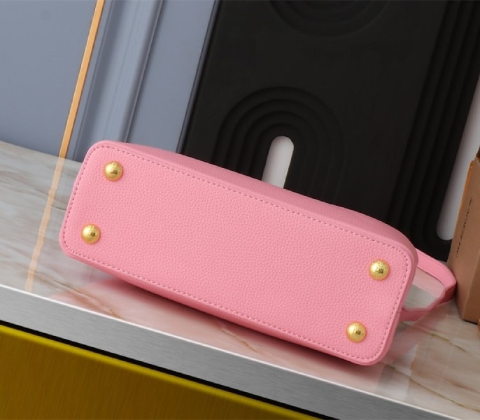 L0vis Vvtt0n Capucines BB Handbag In Pink