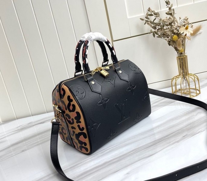 L0vis Vvtt0n Monogram Empreinte Wild At Heart Speedy 25 Bandouliere Handbag In Black